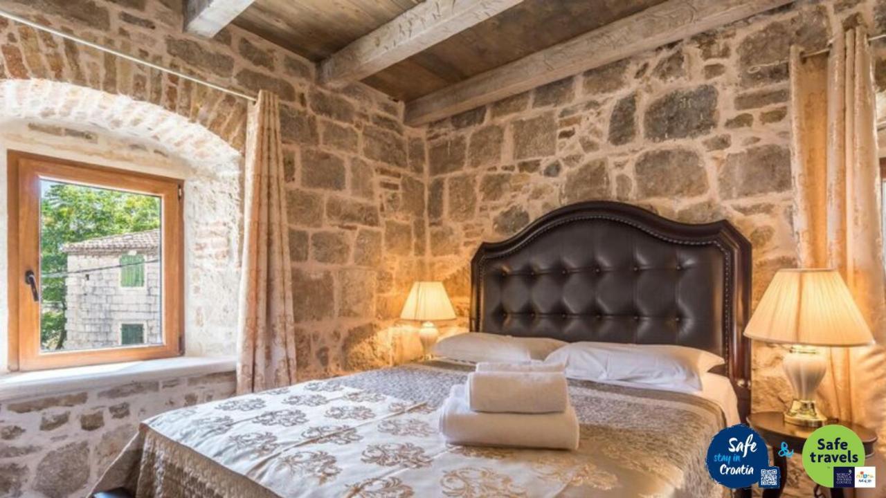 Heritage Palace Varos - Mag Quaint & Elegant Boutique Hotels Split Bagian luar foto