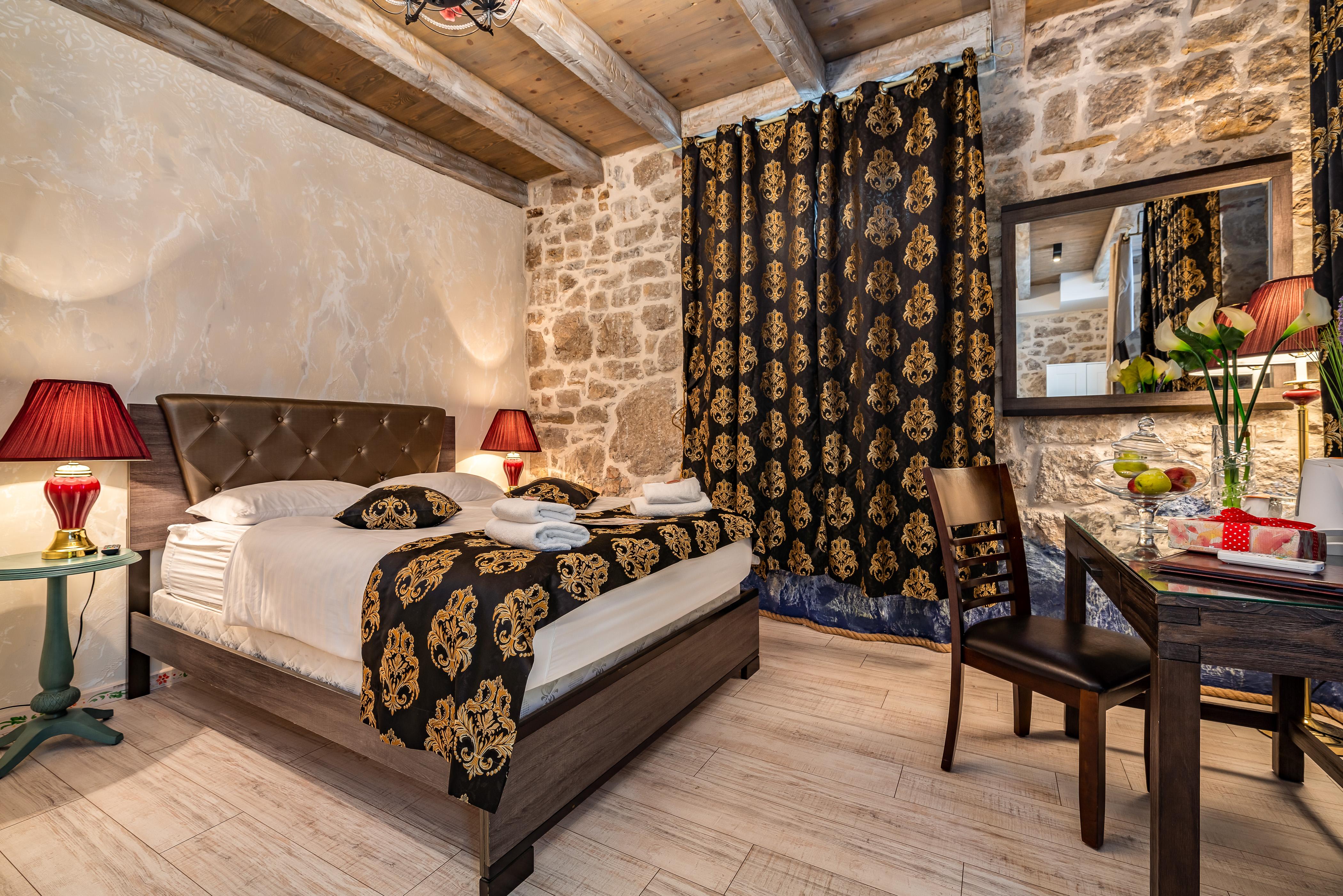 Heritage Palace Varos - Mag Quaint & Elegant Boutique Hotels Split Bagian luar foto