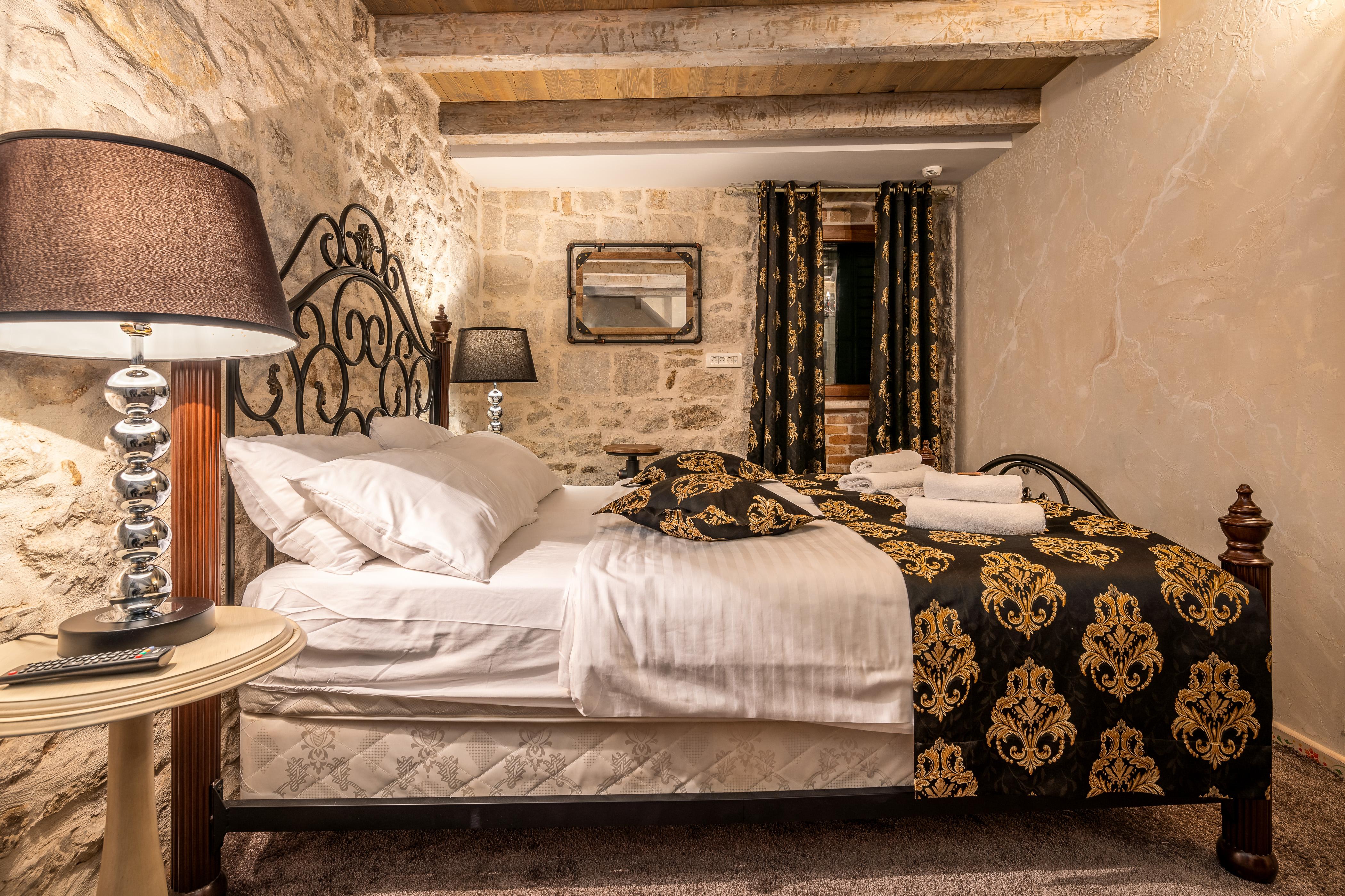Heritage Palace Varos - Mag Quaint & Elegant Boutique Hotels Split Bagian luar foto
