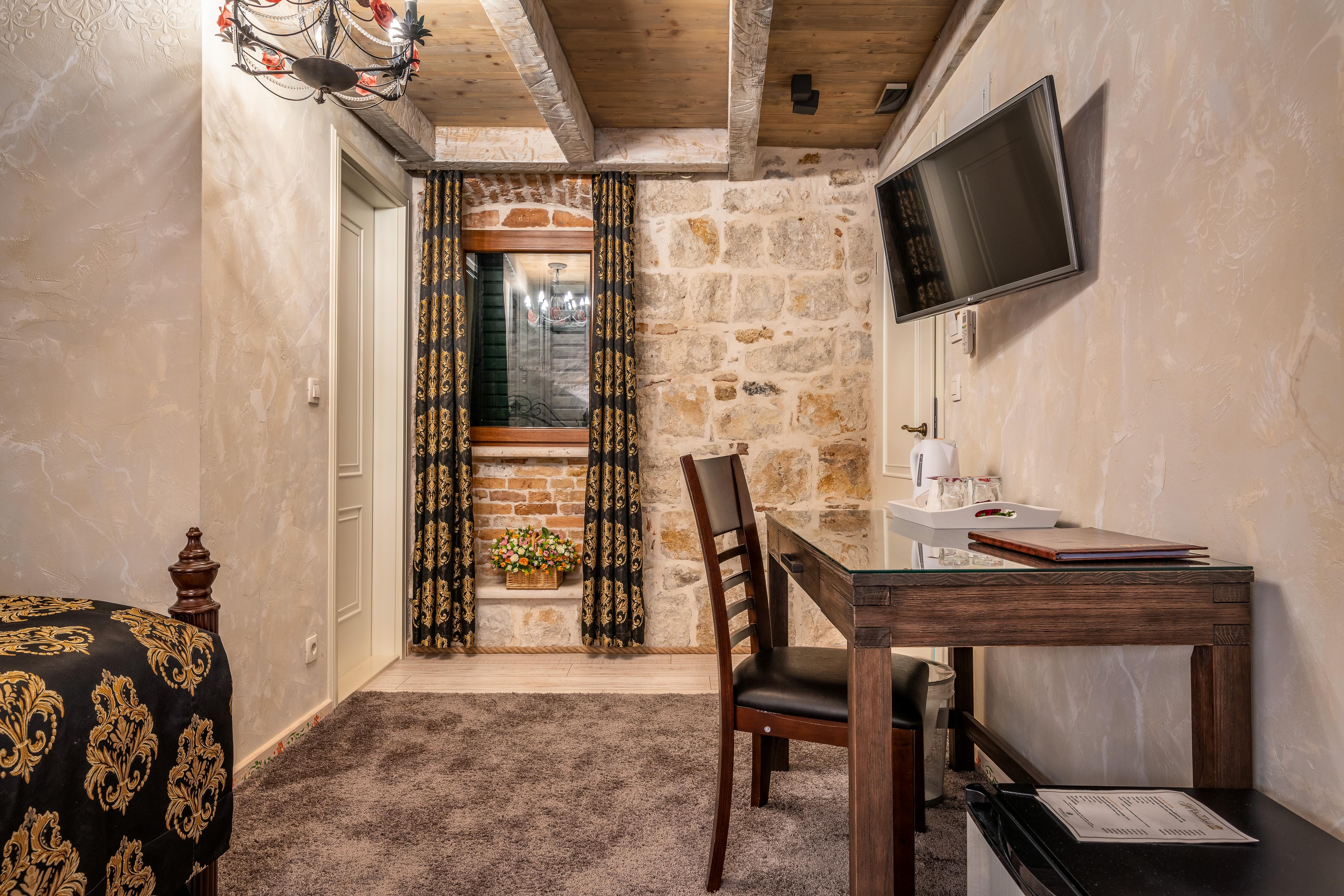 Heritage Palace Varos - Mag Quaint & Elegant Boutique Hotels Split Bagian luar foto