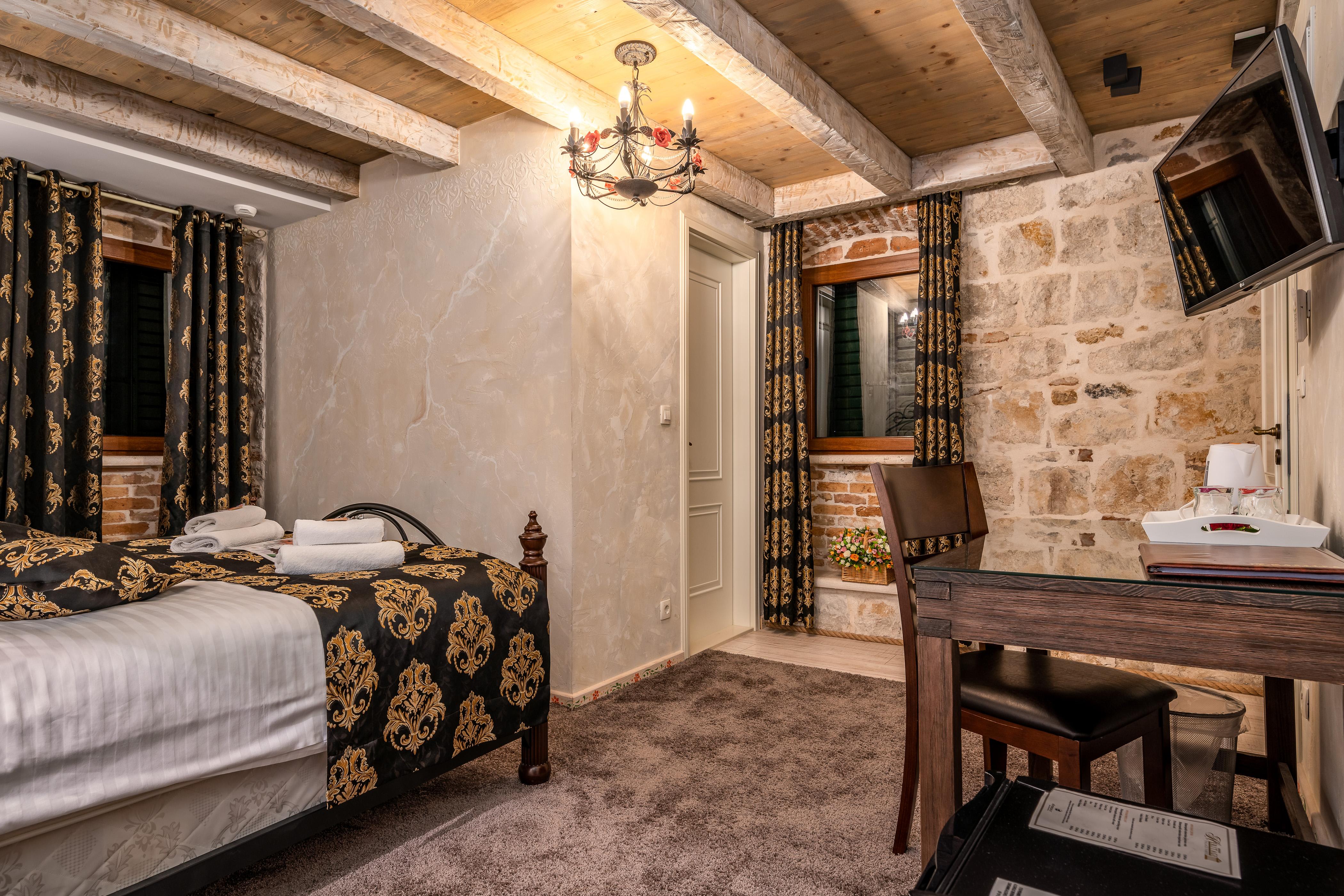 Heritage Palace Varos - Mag Quaint & Elegant Boutique Hotels Split Bagian luar foto
