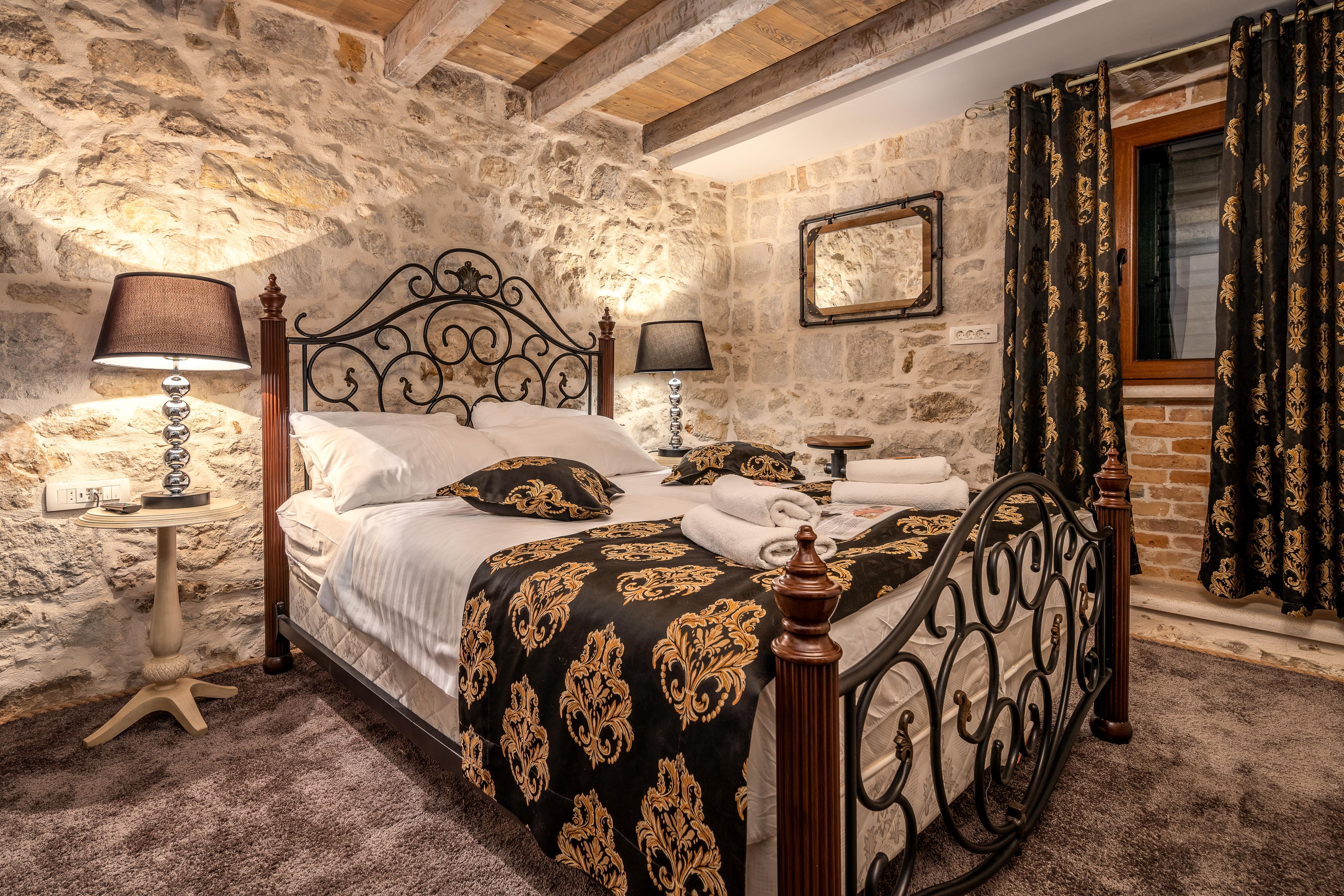 Heritage Palace Varos - Mag Quaint & Elegant Boutique Hotels Split Bagian luar foto