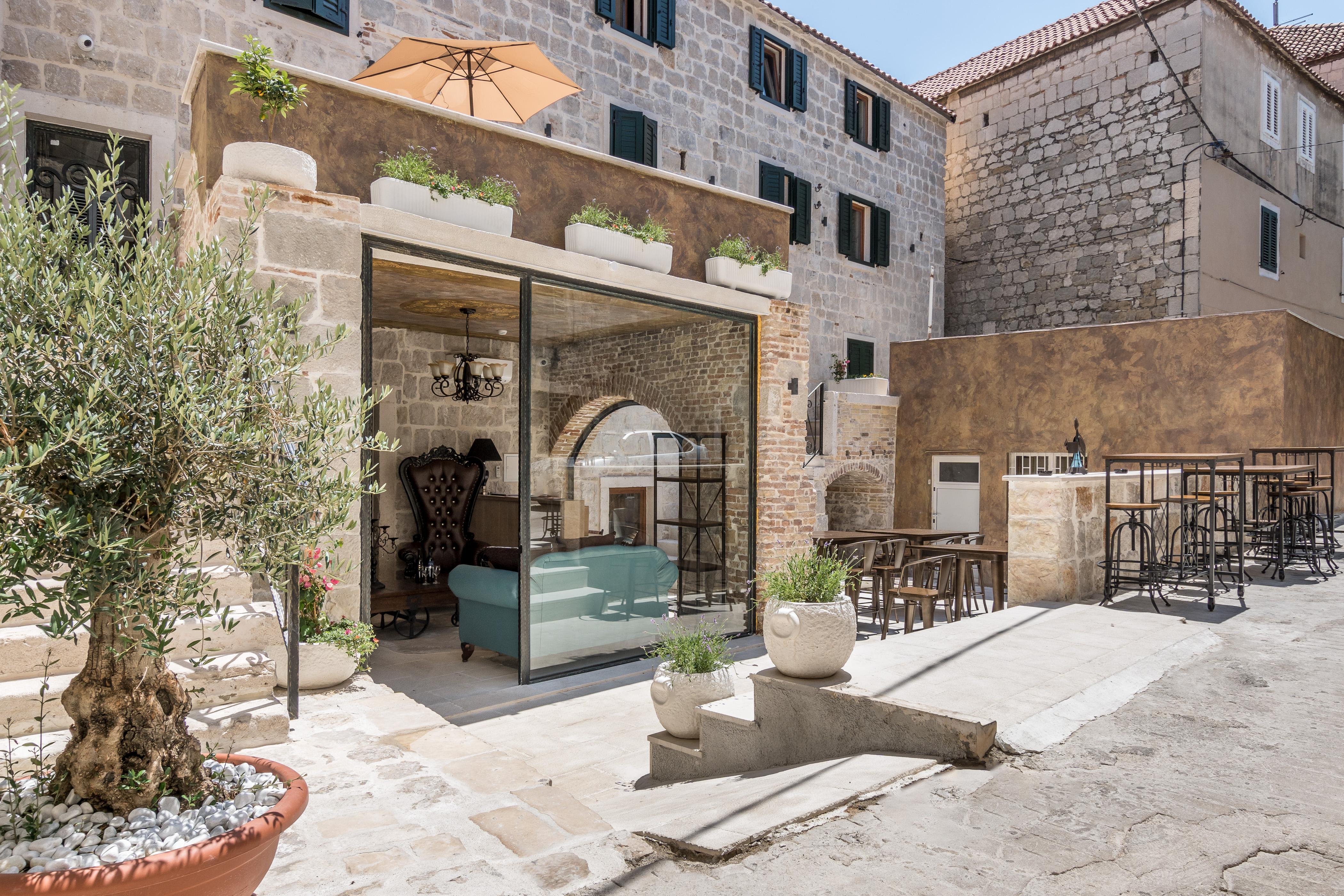 Heritage Palace Varos - Mag Quaint & Elegant Boutique Hotels Split Bagian luar foto