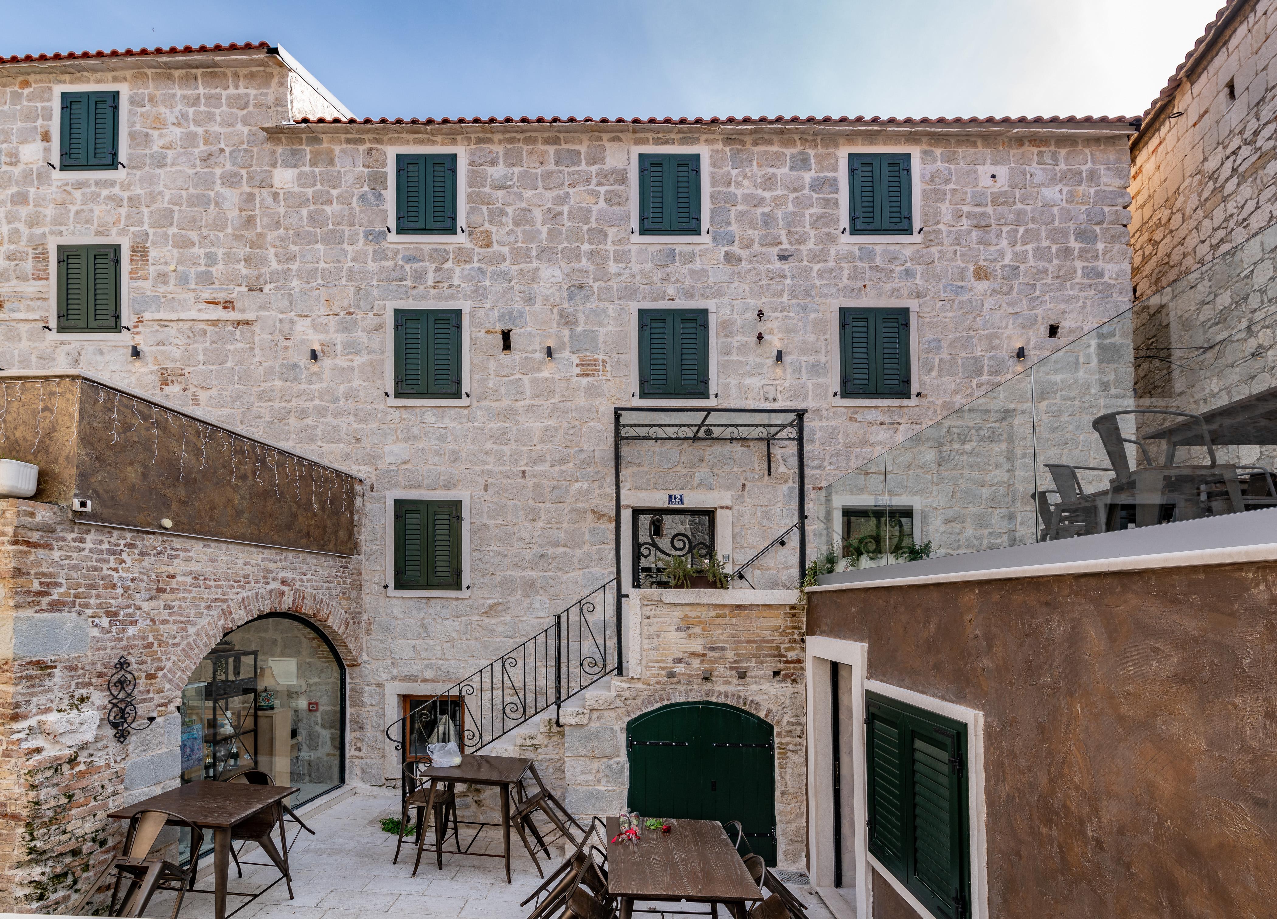 Heritage Palace Varos - Mag Quaint & Elegant Boutique Hotels Split Bagian luar foto