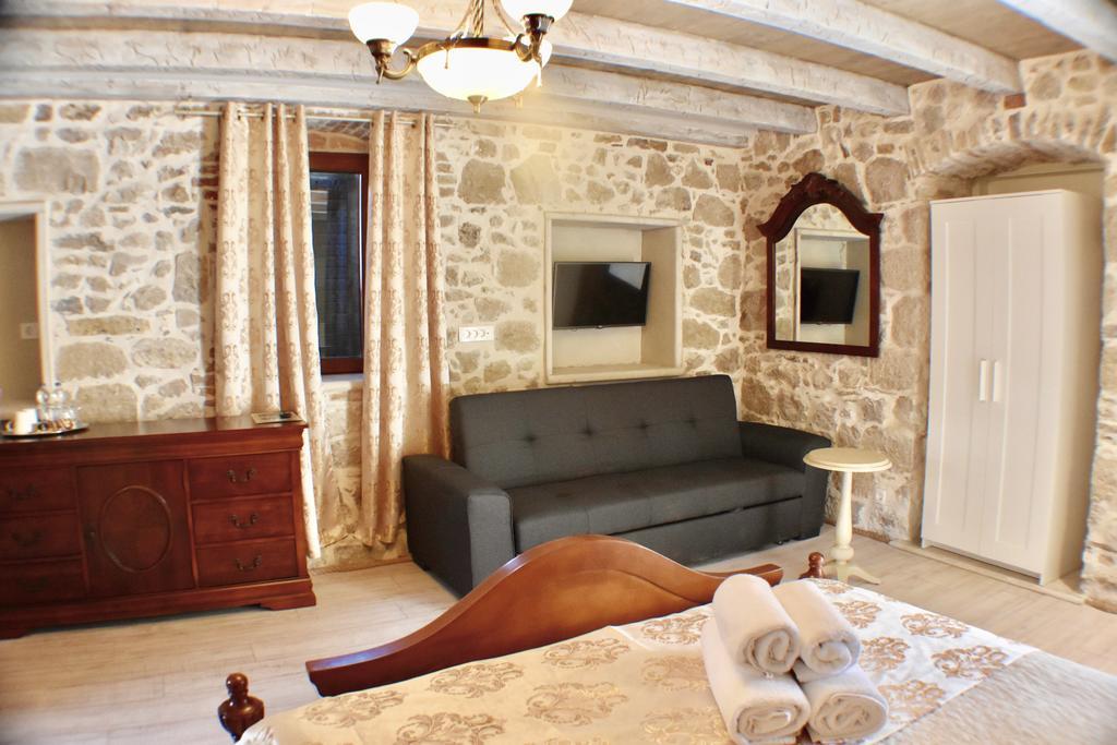 Heritage Palace Varos - Mag Quaint & Elegant Boutique Hotels Split Bagian luar foto